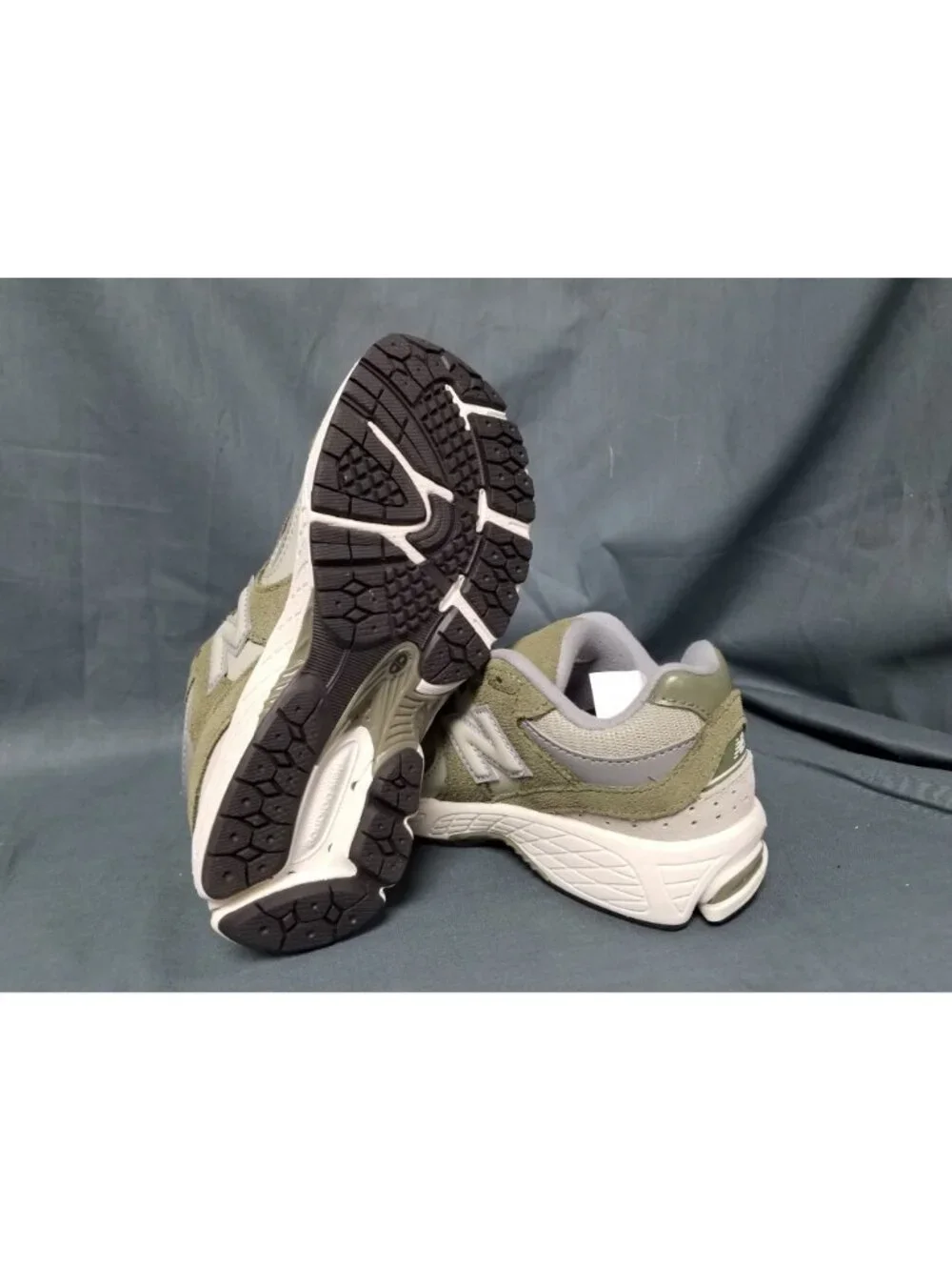 New Balance 2002 Sneakers PC2002CA Dark Olive Kids Size 13 NEW NO BOX!